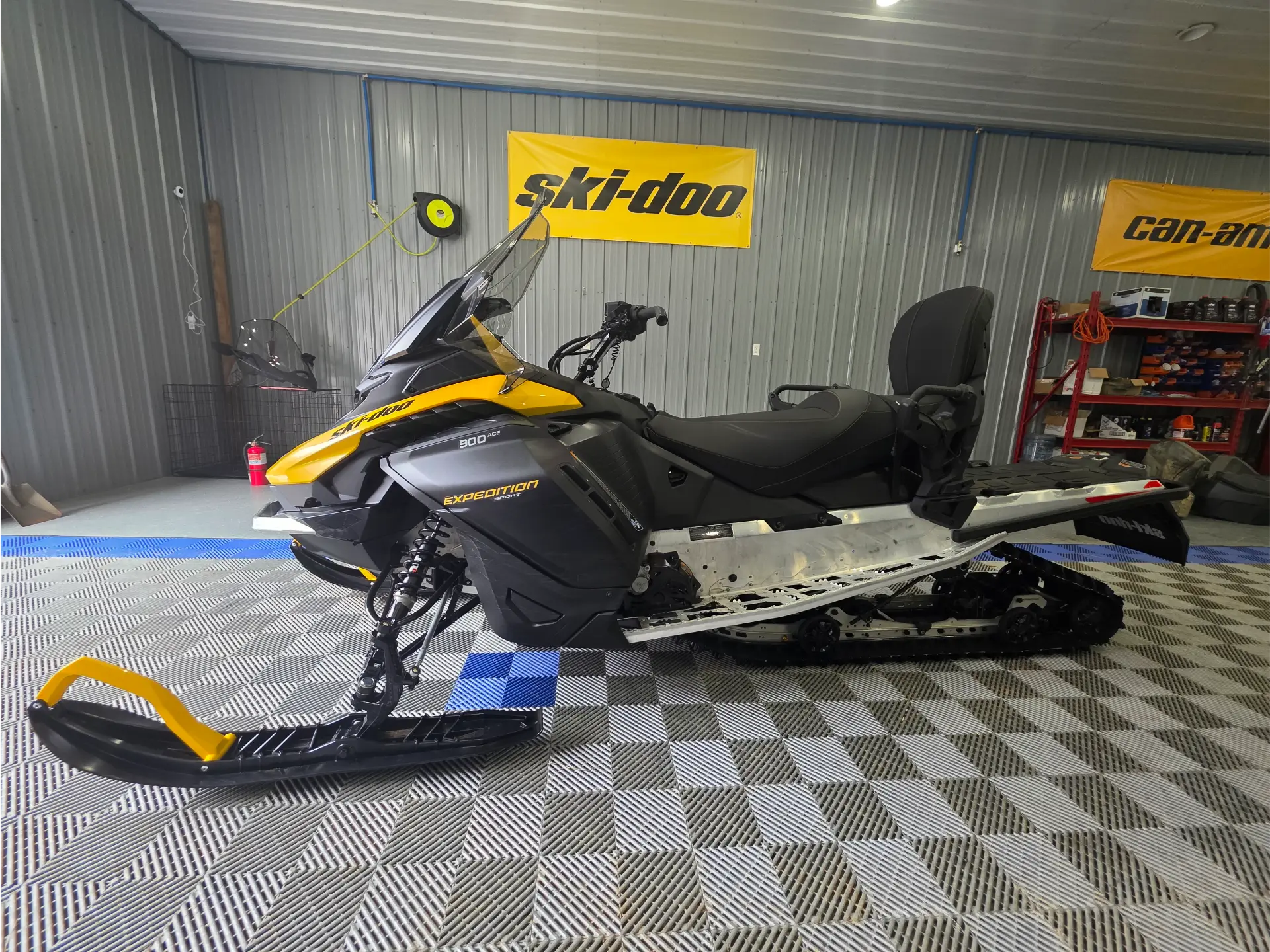 Ski-Doo Expedition Sport — photo 1